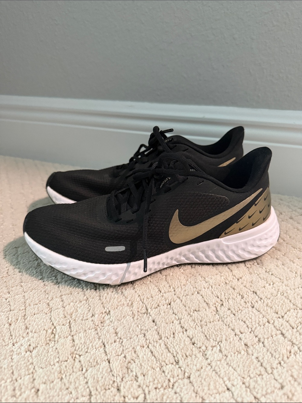 Nike Revolution Sneakers